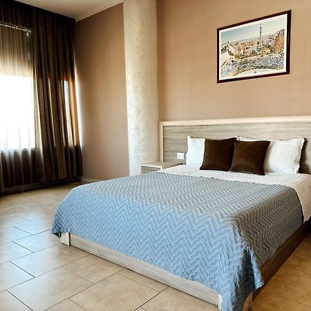 Hotel Terminal Тирана Екстер'єр фото