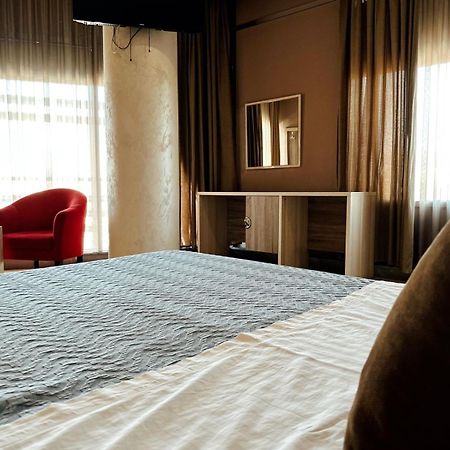 Hotel Terminal Тирана Екстер'єр фото