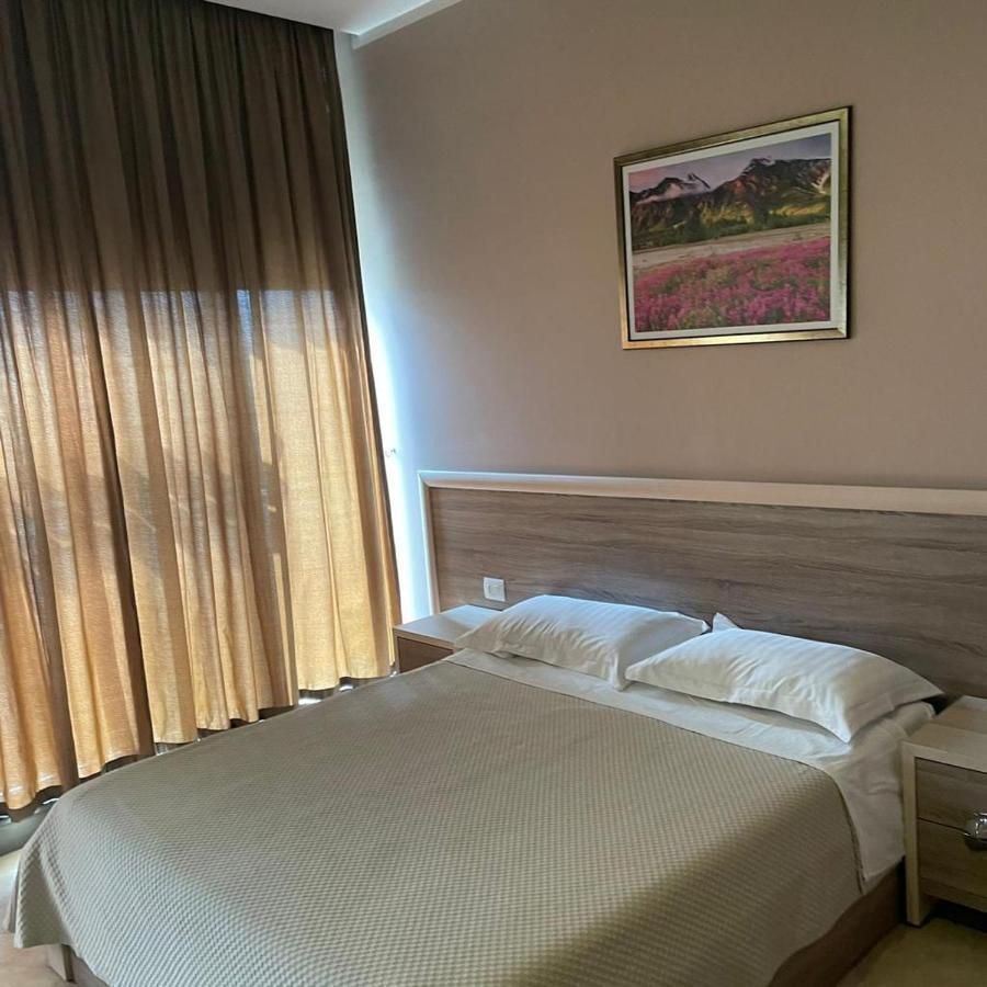 Hotel Terminal Тирана Екстер'єр фото