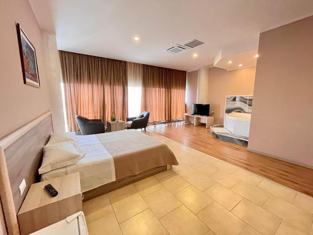 Hotel Terminal Тирана Екстер'єр фото