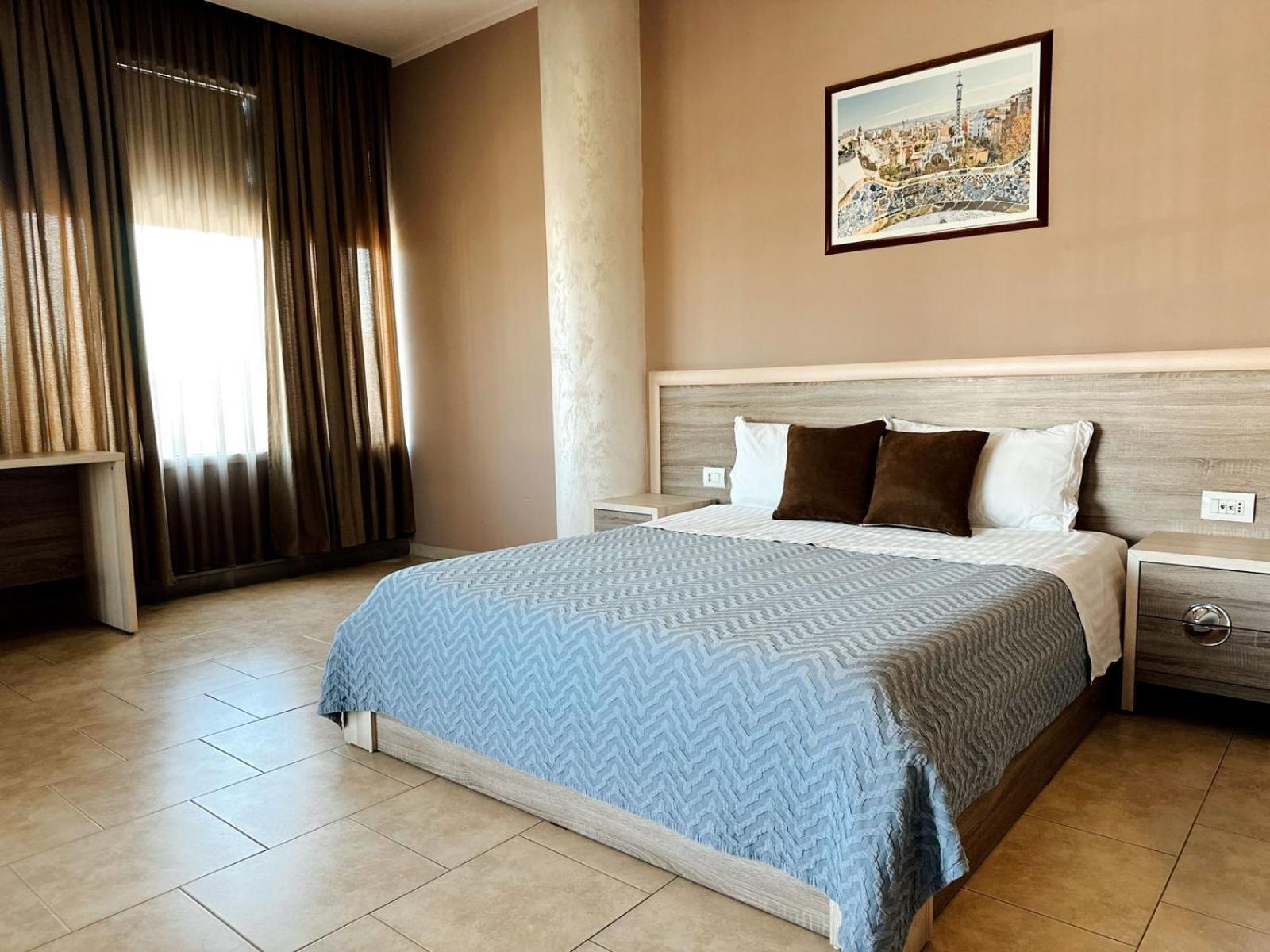 Hotel Terminal Тирана Екстер'єр фото