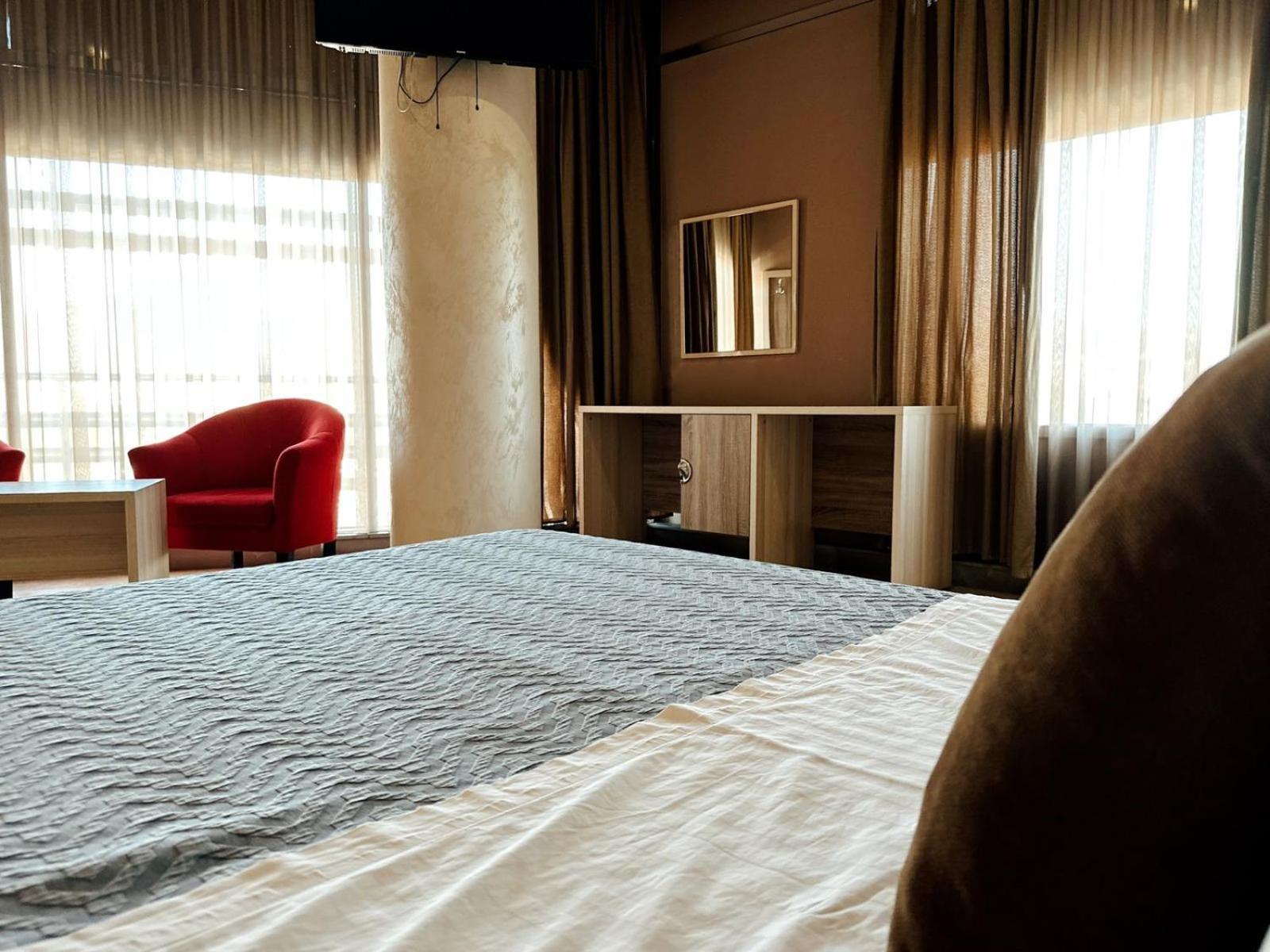 Hotel Terminal Тирана Екстер'єр фото