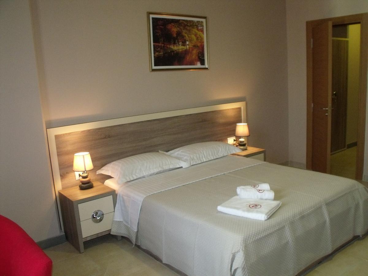 Hotel Terminal Тирана Екстер'єр фото