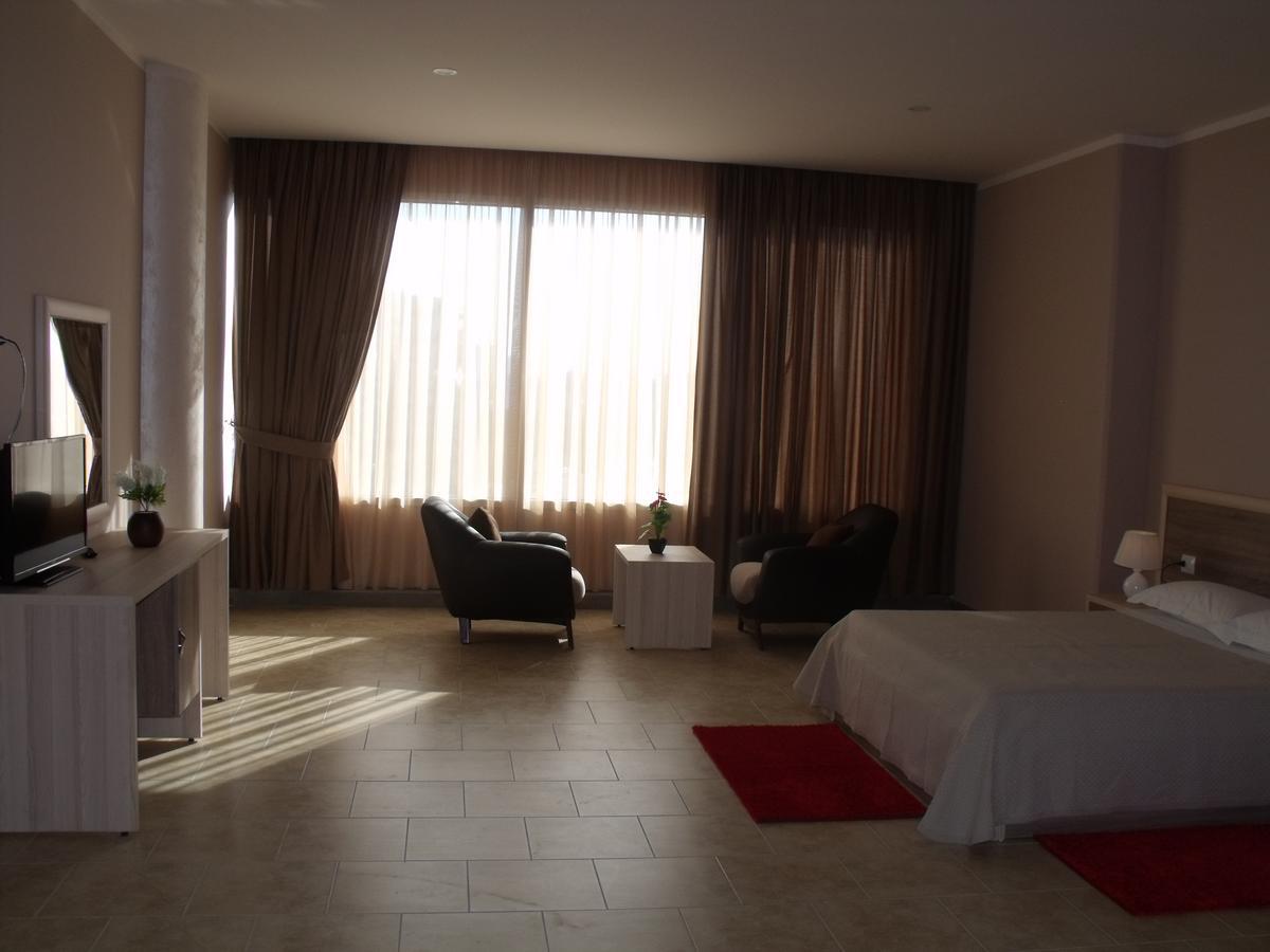 Hotel Terminal Тирана Екстер'єр фото