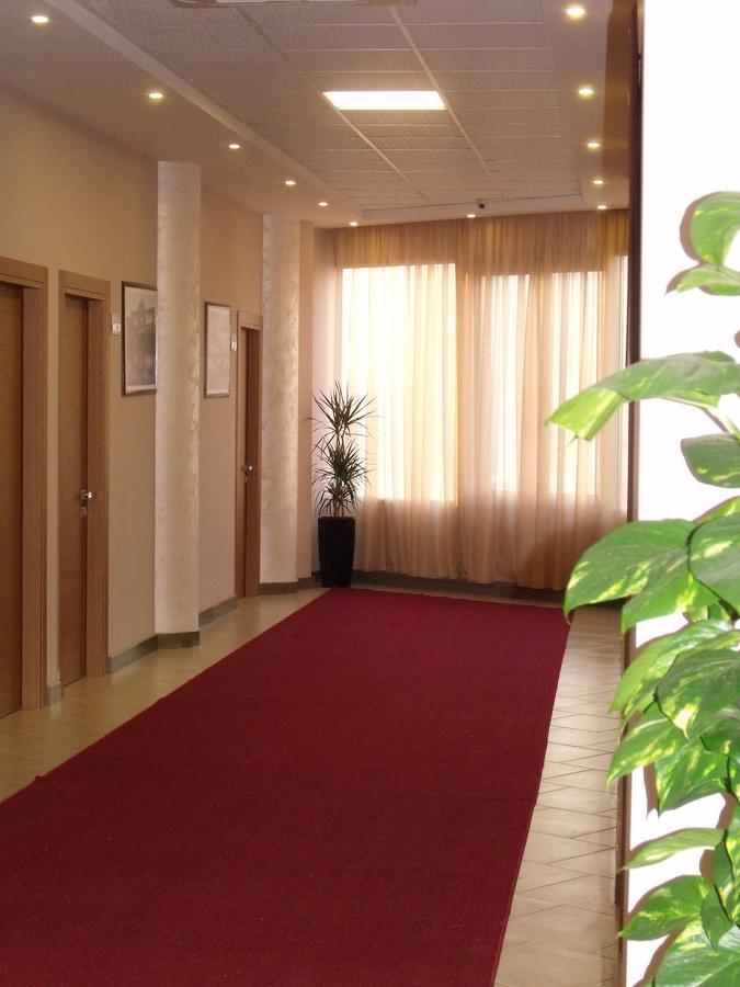 Hotel Terminal Тирана Екстер'єр фото