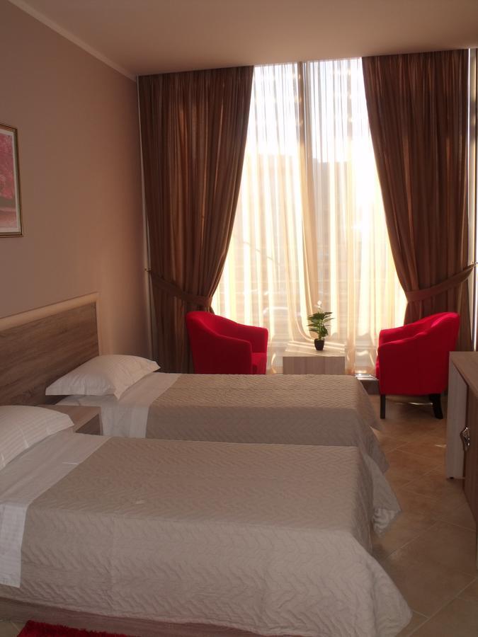 Hotel Terminal Тирана Екстер'єр фото