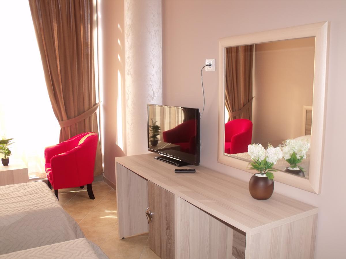 Hotel Terminal Тирана Екстер'єр фото