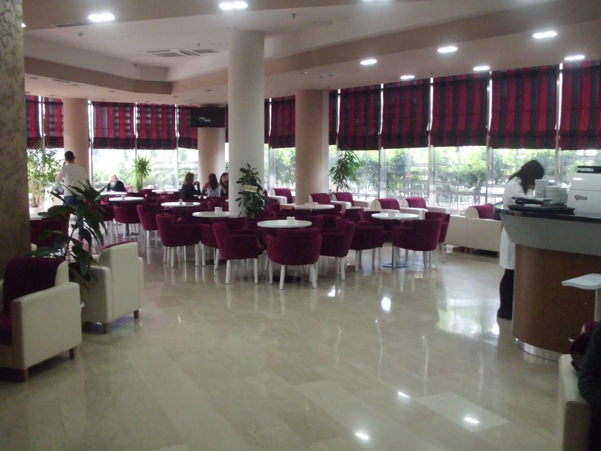 Hotel Terminal Тирана Екстер'єр фото