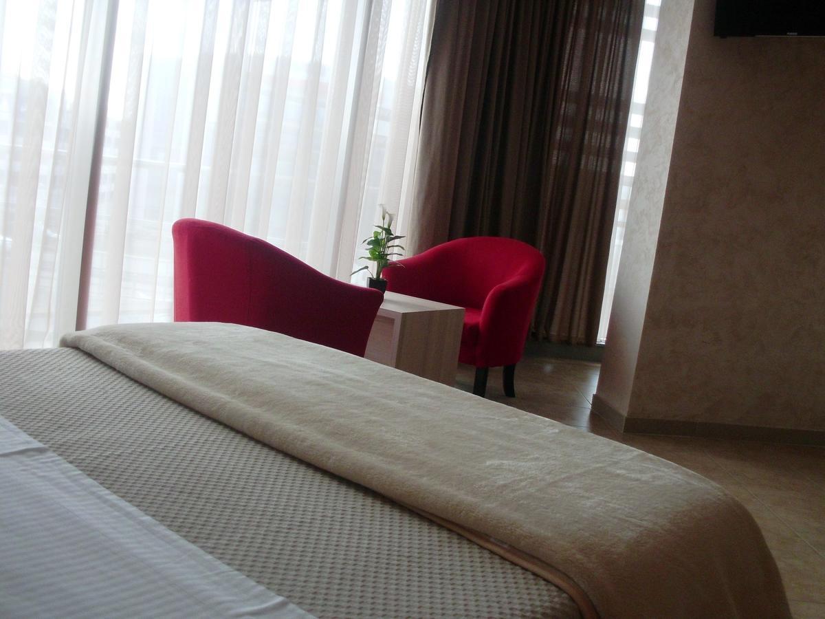 Hotel Terminal Тирана Екстер'єр фото