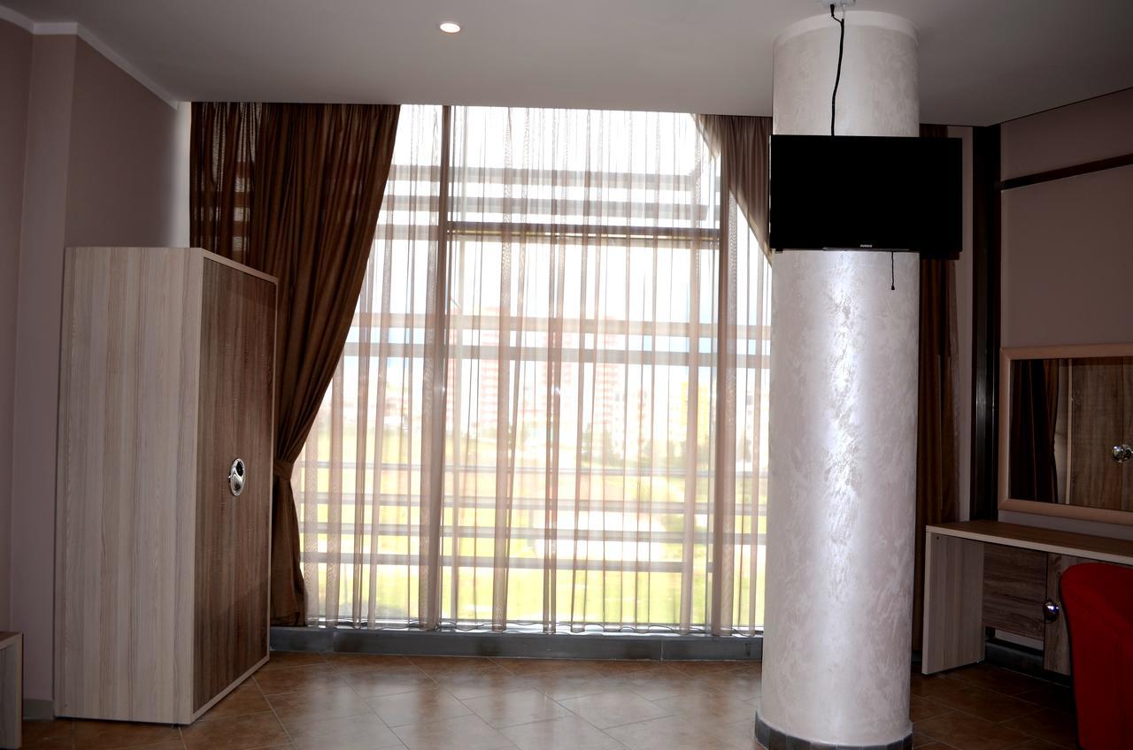 Hotel Terminal Тирана Екстер'єр фото