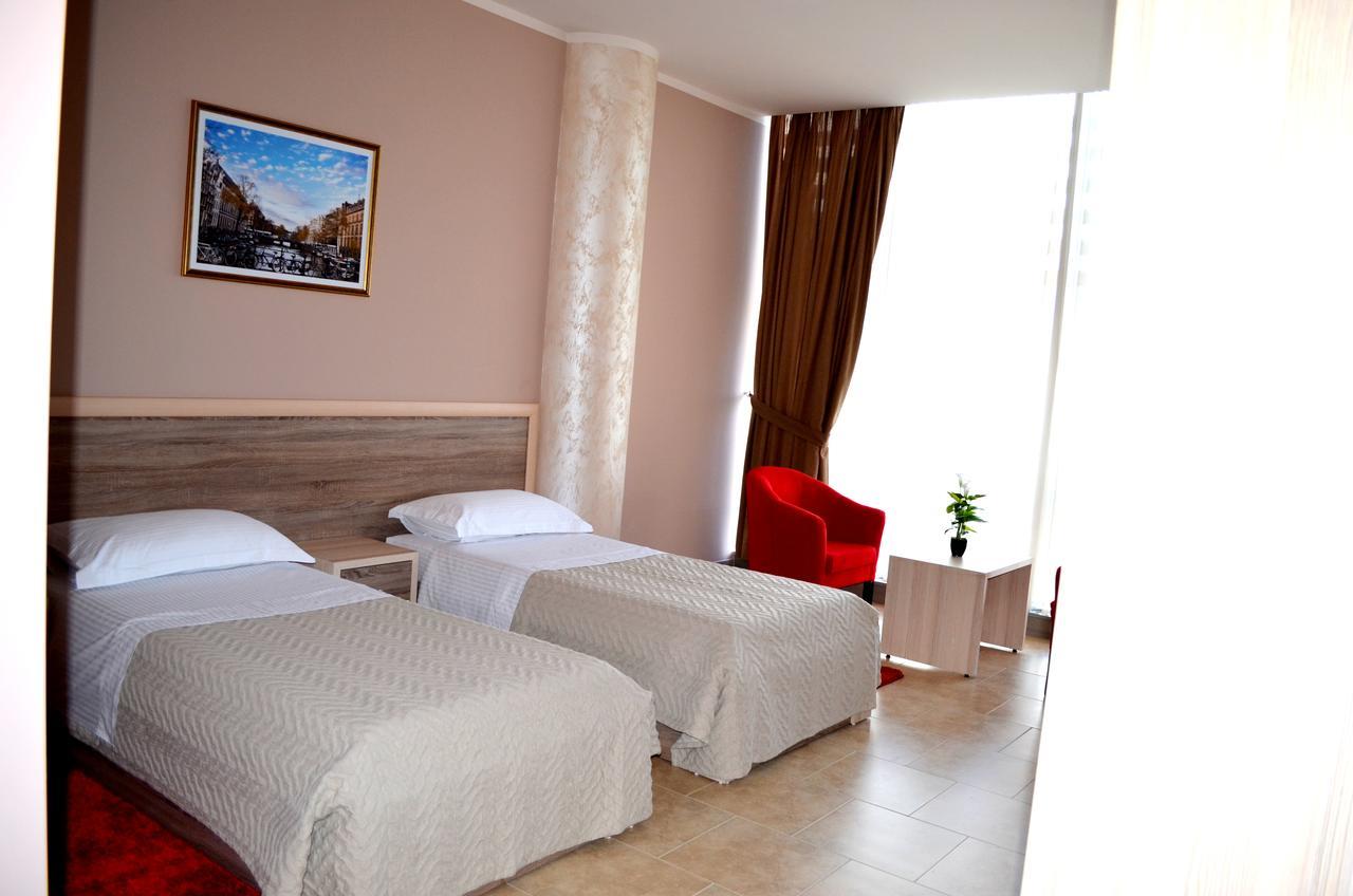 Hotel Terminal Тирана Екстер'єр фото