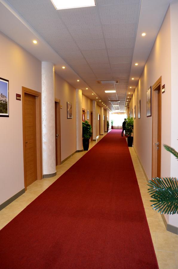 Hotel Terminal Тирана Екстер'єр фото