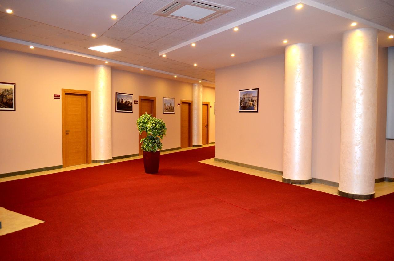 Hotel Terminal Тирана Екстер'єр фото