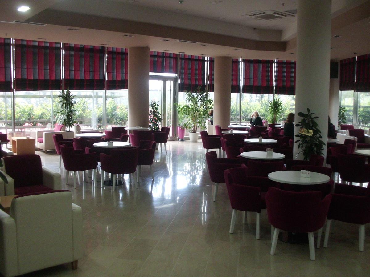 Hotel Terminal Тирана Екстер'єр фото